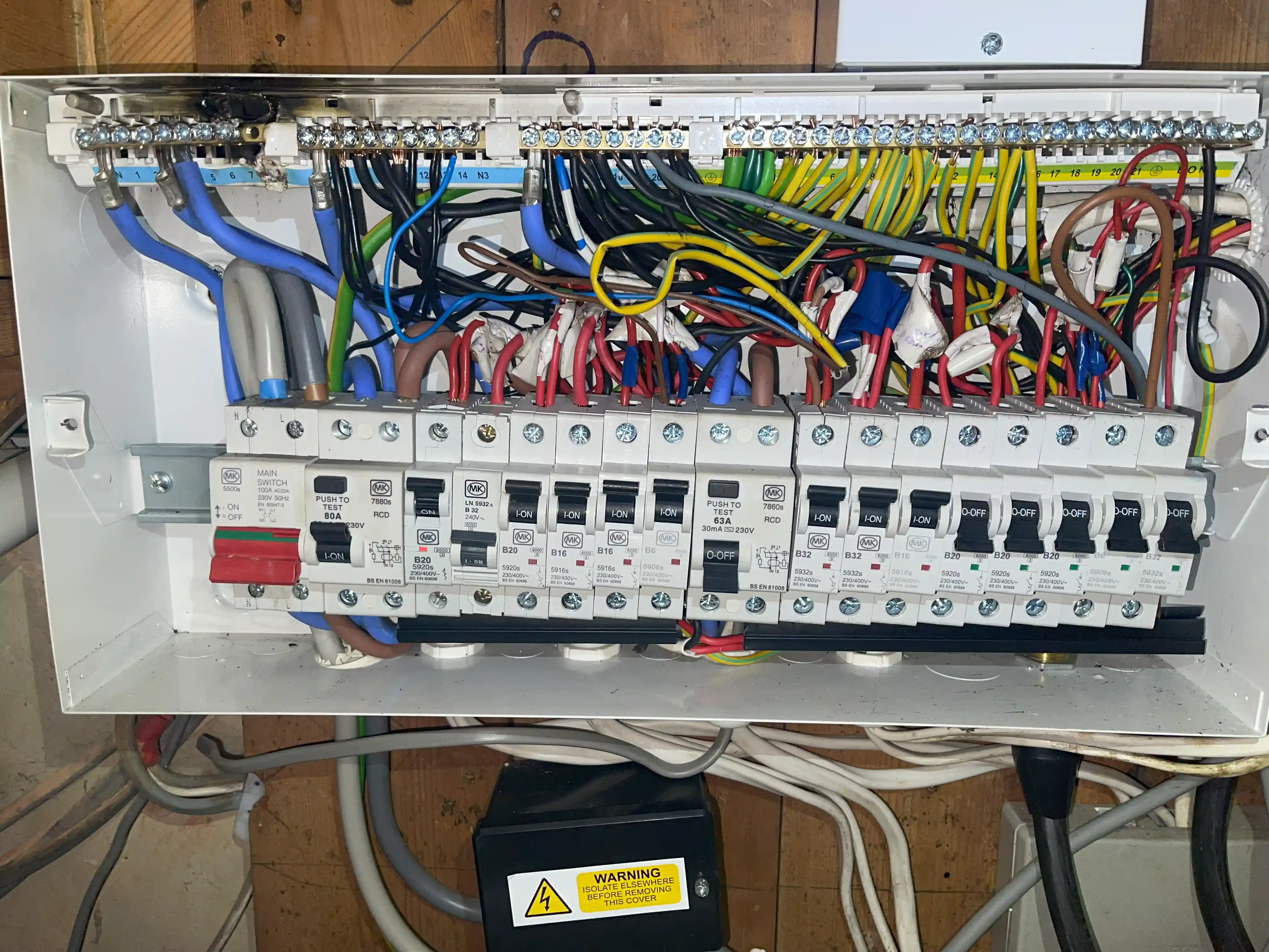 24 Hours Emergency Electrician near Wapping